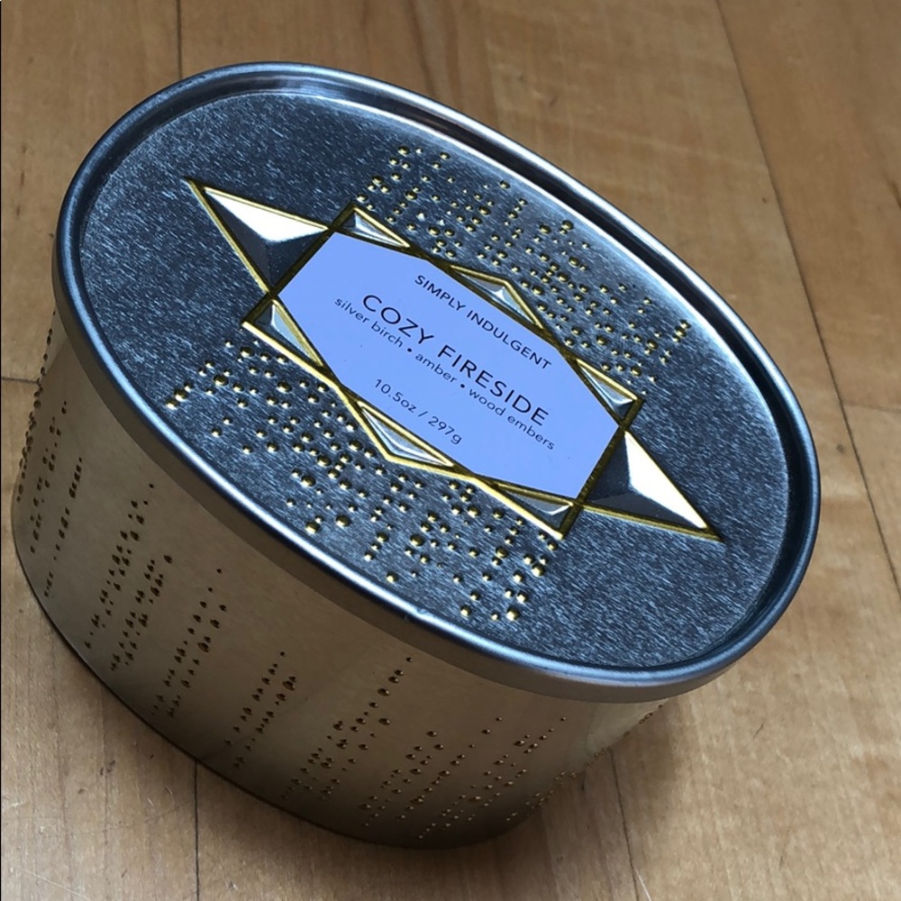 Cozy candle in a tin
